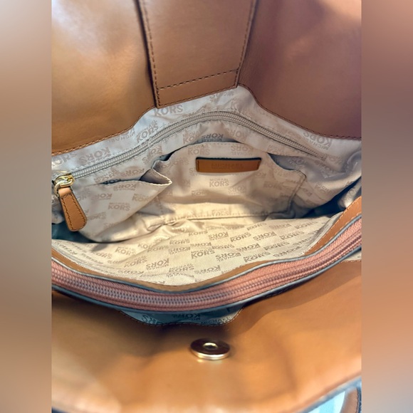 Michael Kors Hamilton Gold lock bag - Picture 16 of 16